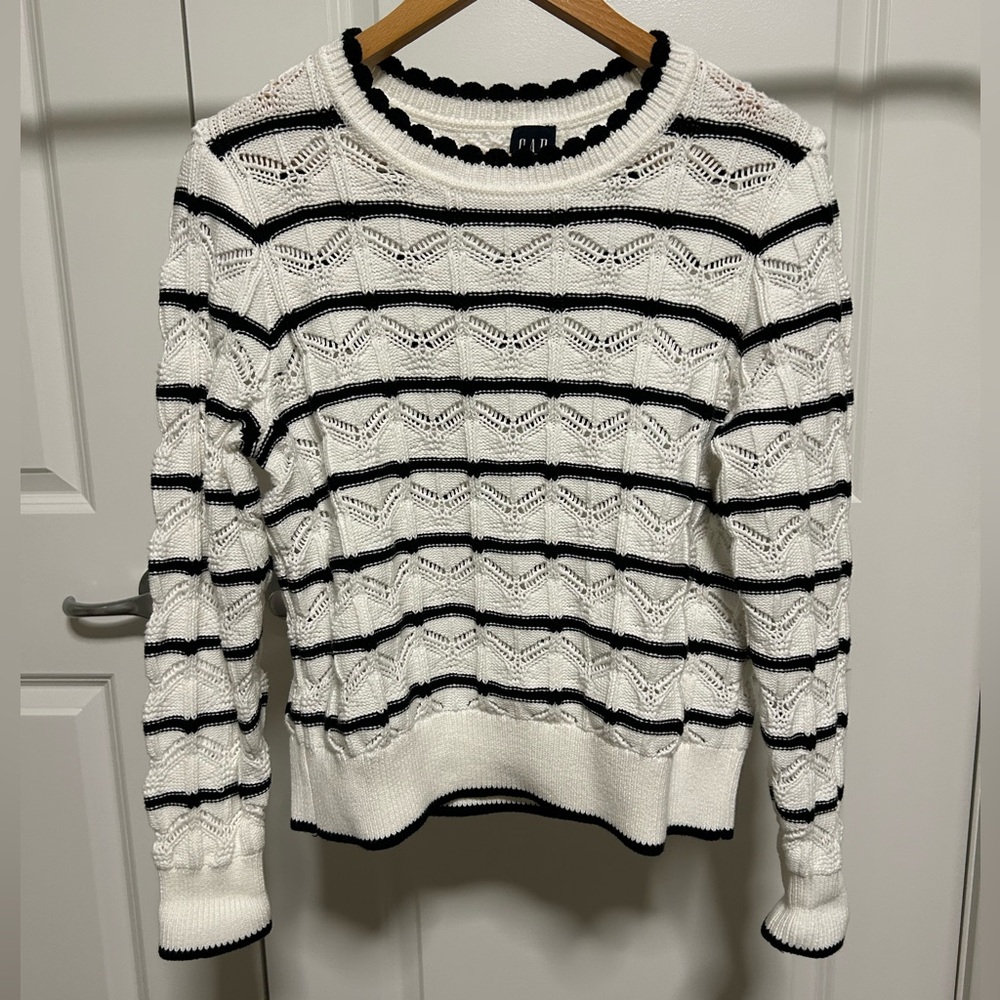 GAP White and Black Textured Sweater